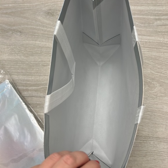 Brand new holographic bag QTY of 6 - Picture 5 of 6